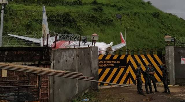 Kerala plane crash, Kozhikode plane crash, civil aviation minister hardeep singh puri, air india express, kerala news, indian express