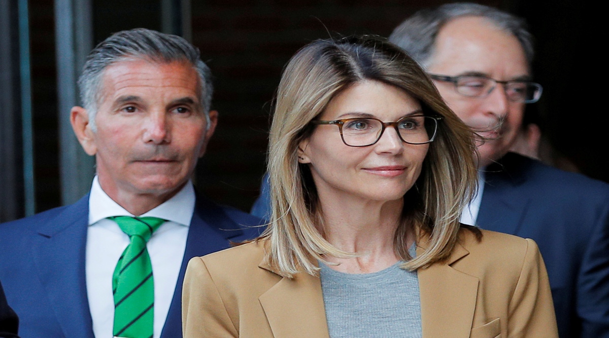 Lori Loughlin apologizes for college scam as actress, husband get ...