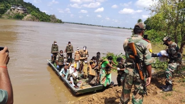 On Monday, three NDRF teams rescued and evacuated people from flood-affected areas of Bhandara district while two teams did the same in Chandrapur. (Express photo)