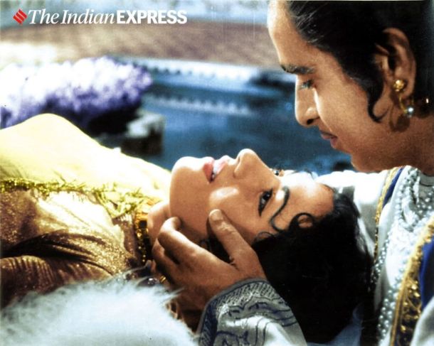 mughal-e-azam iconic scenes