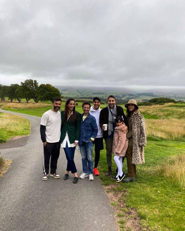 sonam kapoor with friend