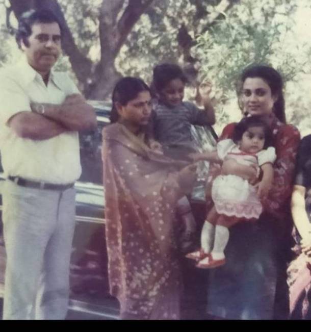 krushna abhishek with family