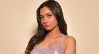 ankita lokhande, rhea chakraborty