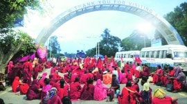 asha workers protest Asha workers take out march, call off protest after CM's PA speaks to them