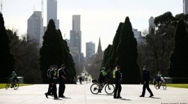 Australia: Melbourne enters tough new lockdown and curfew