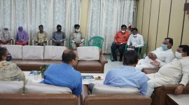 Vijay Wadettiwar, Chandrapur Super Thermal Power Station protests, Nitin Raut, Mahagenco, Mahagenco jobs, Chandrapur power station, protest in chandrapur, protesters climb chimney of thermal plant, thermal plant chimney, indian express news