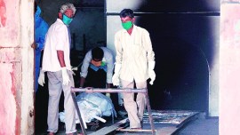 vmc, vadodara covid-19, vadodara covid deaths, Vadodara crematorium, Vadodara crematorium workers ppe kits, indian express news