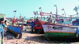 Gujarat fishing season, gujarat fishermen, diesel prices, gujarat high diesel prices, gujarat early fishing season, indian express news