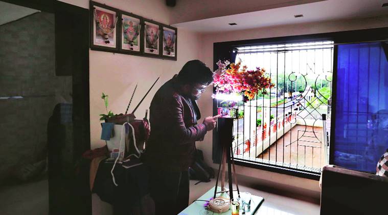 Coronavirus lockdown, magician, live-stream, Photo Essay, Mumbai news, Indian express news