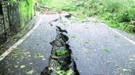 mumbai rains, malabar hill landslide, malabar hill link roads closed, ridge road, hughes road, malabar hill landslide damage, indian express news
