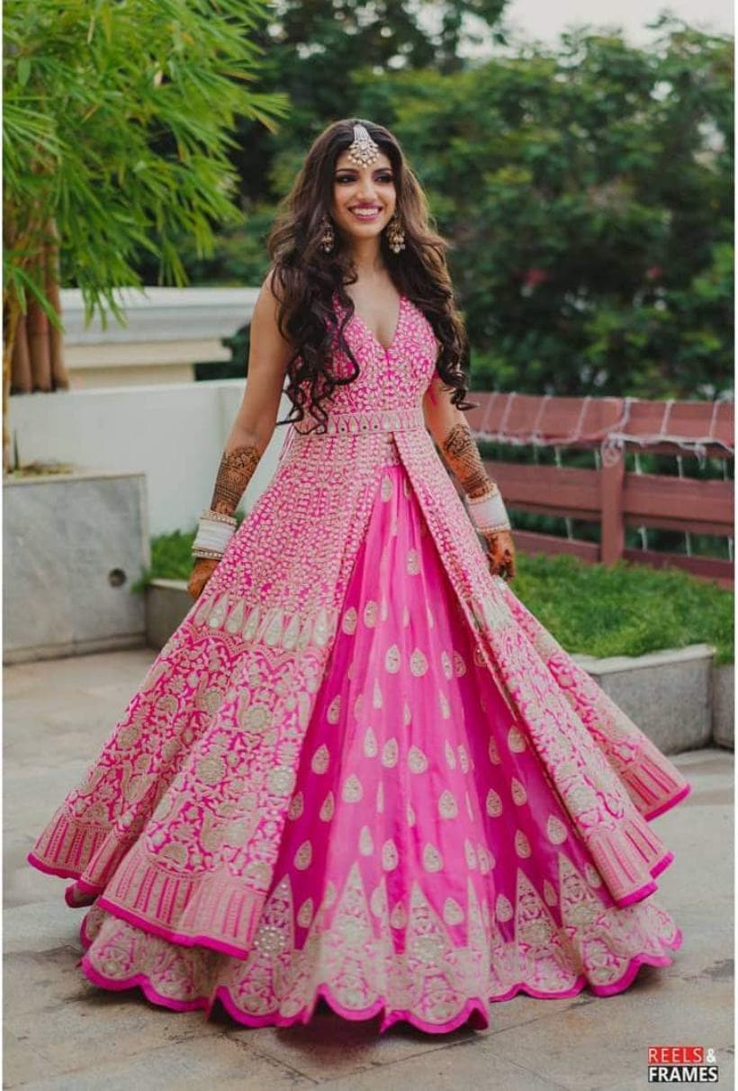 Rana Daggubati-Miheeka Bajaj pose in gorgeous outfits for their mehendi ...