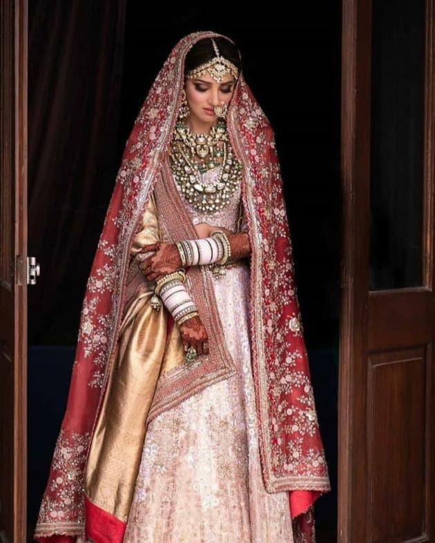 miheeka full photo pose