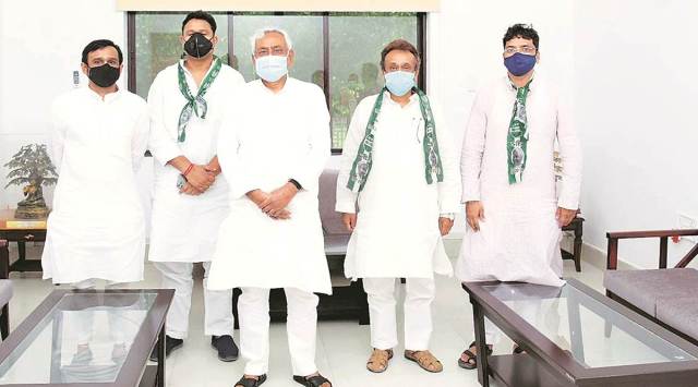 JD(U) chief Nitish Kumar with his MLAs in Patna. (PTI)