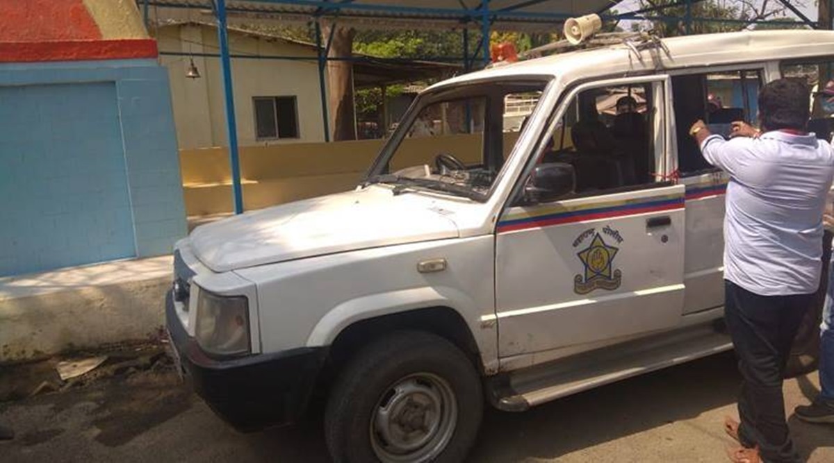 Mob lynching, palghar lynching, palghar lynching incident, palghar cops suspended, palghar police station incharge cops suspended, indian express news