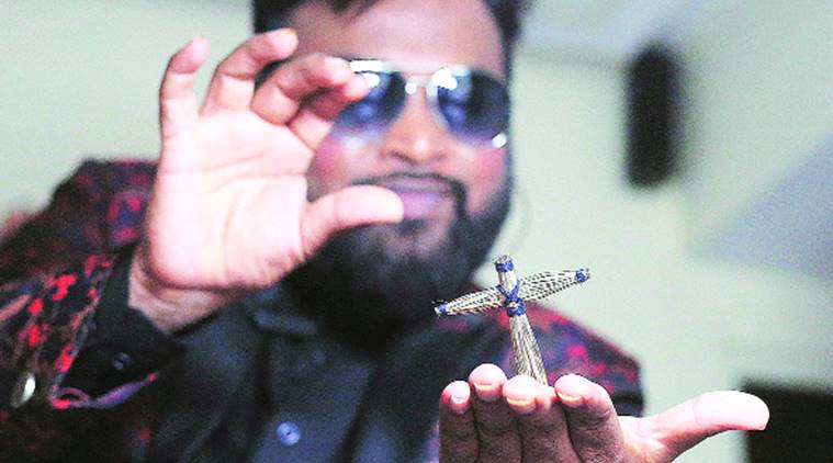 Coronavirus lockdown, magician, live-stream, Photo Essay, Mumbai news, Indian express news