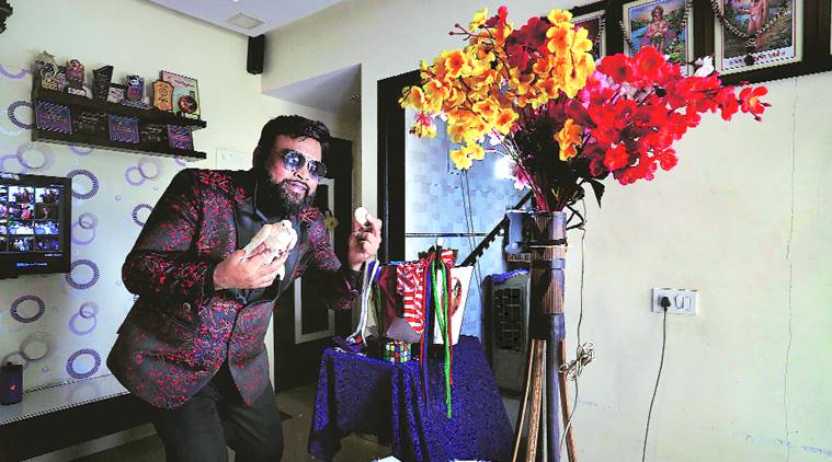 Coronavirus lockdown, magician, live-stream, Photo Essay, Mumbai news, Indian express news