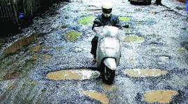 pot holes bengaluru roads, Outer ring road, bengaluru traffic, no streetlights on ORR, ORR potholes, bengaluru news, indian express