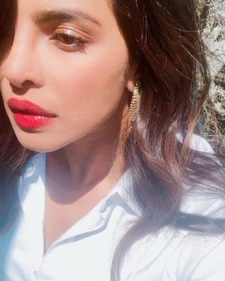 priyanka pose
