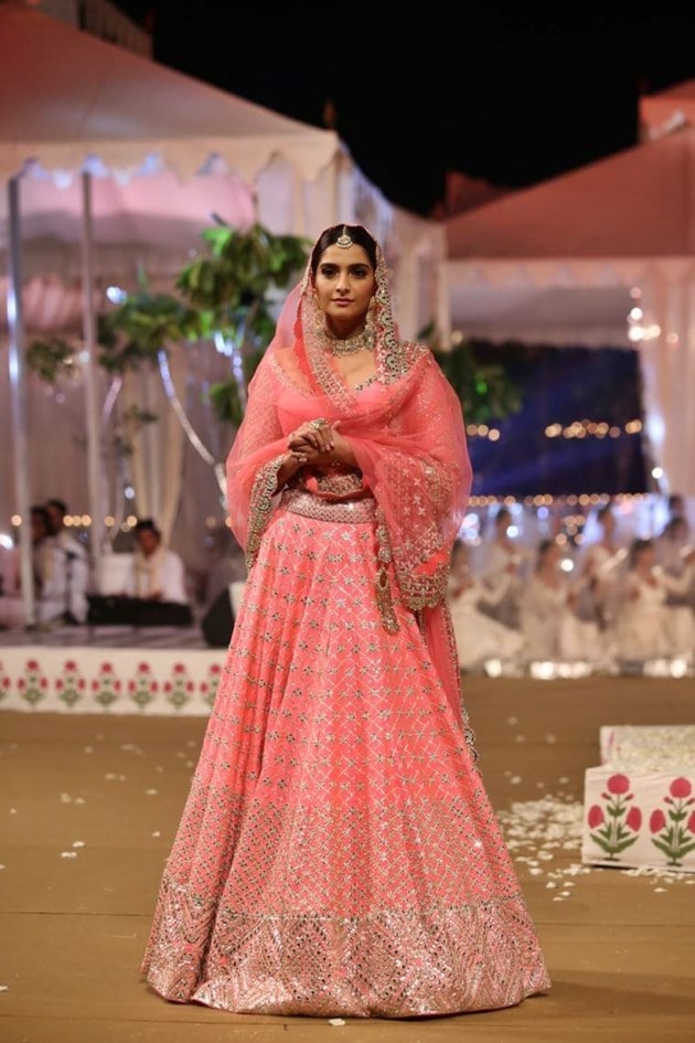 sonam kapoor engagement lehenga