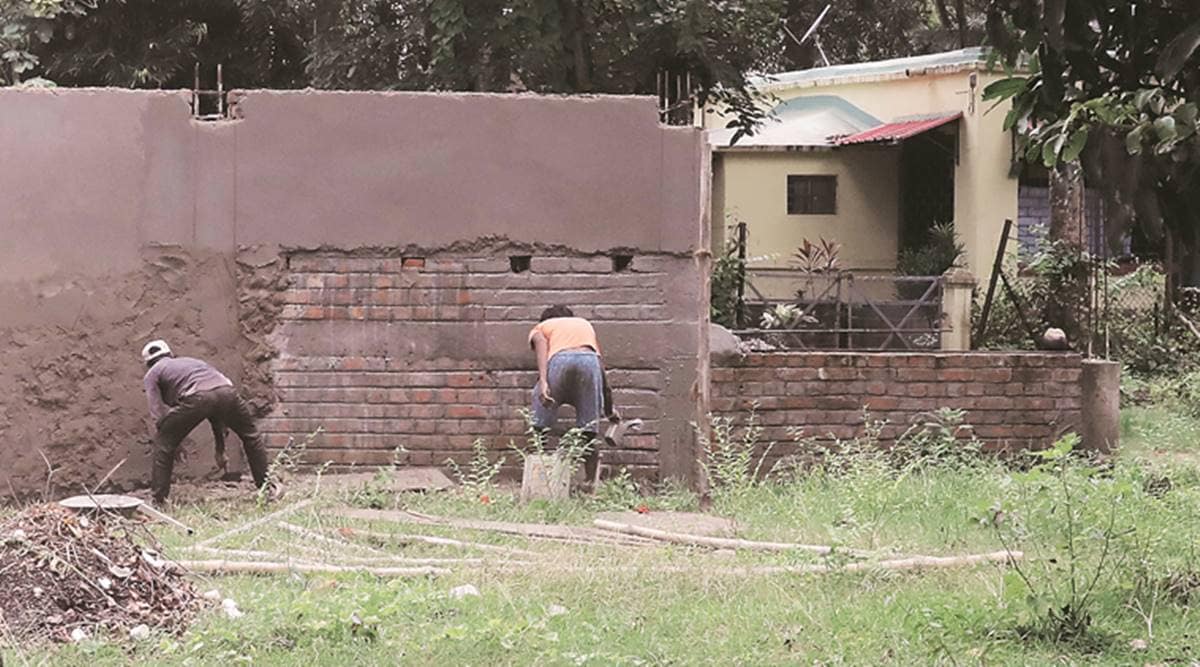 visva bharati university, visva bharati university bengal, Visva-Bharati University students protests, Visva-Bharati University boundary wall construction, indian express news