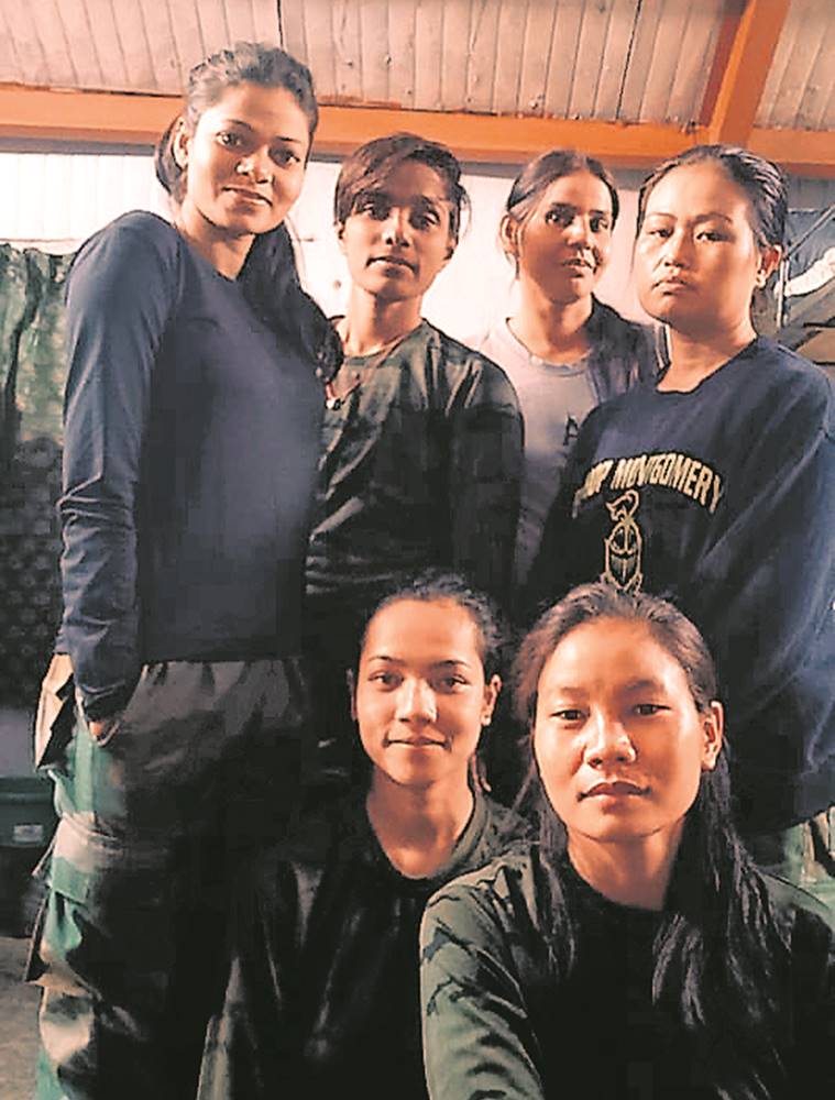 Frontline Meet The Army Riflewomen Posted At The Loc India News The Indian Express