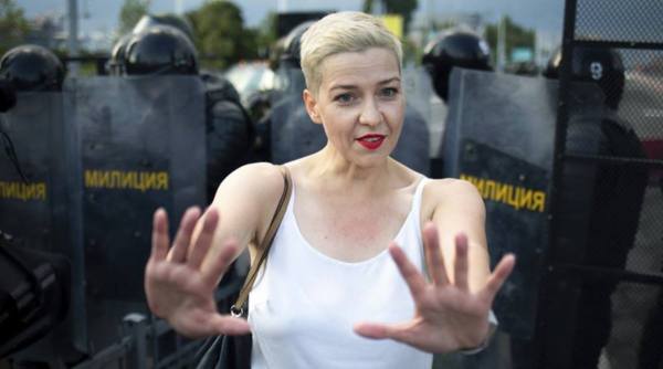 Belarus crisis: Activists resist push to leave country, detained at Ukraine border — Top developments