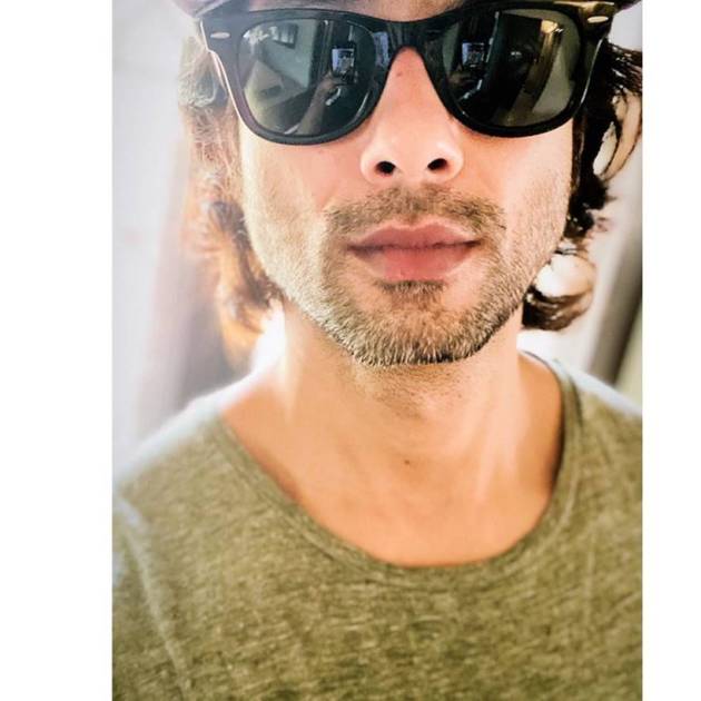 shahid kapoor selfie