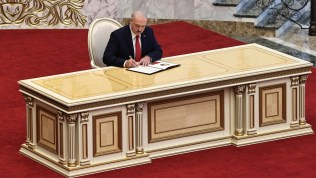 Belarus: Lukashenko sworn in again as President in secret ceremony; Russia drops paratroopers during military drills
