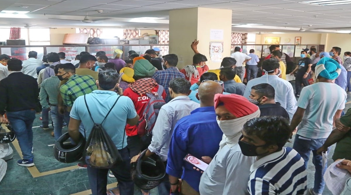 Outside Mohali RTO, many in queue to pay fines violate social ...