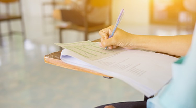 Check application status for RRB NTPC. Representational image/ gettyimages.in 