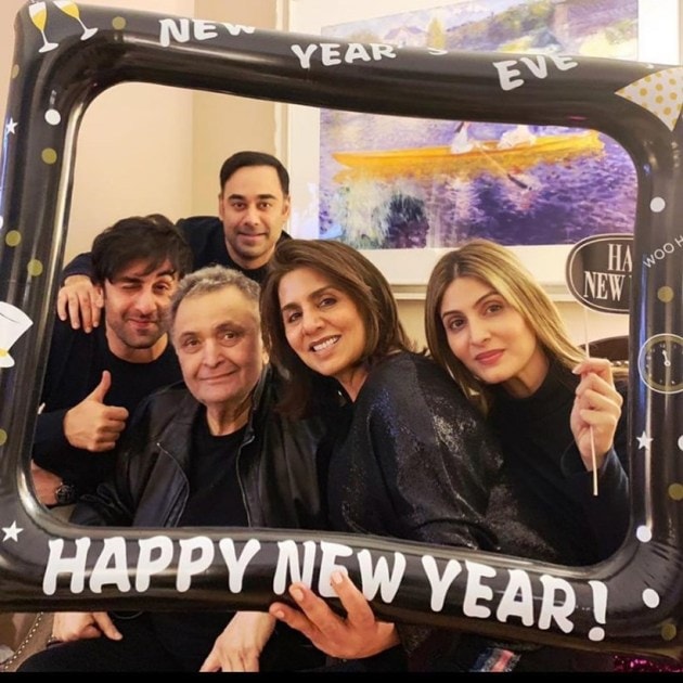 Rishi Kapoor Neetu Riddhima Ranbir family clicks