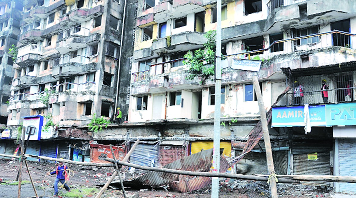 surat labourers death, surat labourers die due to balcony collapse, surat balcony collapse, surat labourer death, Indian express news