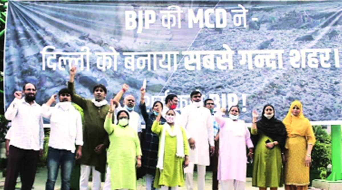AAP protests against BJP-ruled civic bodies over Swachh ranks