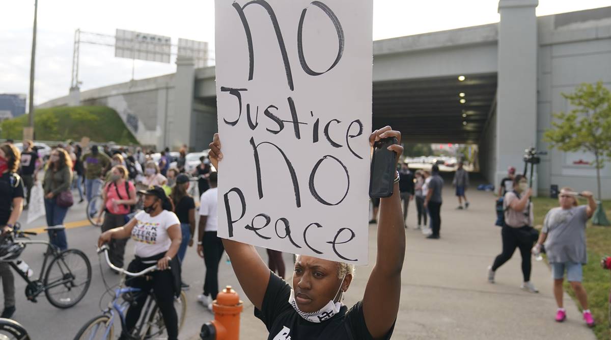 Breonna Taylor protesters march anew: "No justice, No peace"
