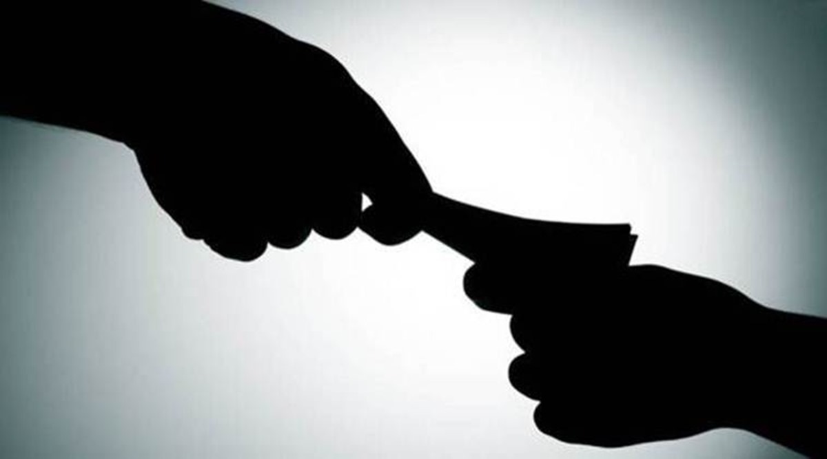 Anti corruption burea, gujarat ani corruption burea, gujarat police cops bribe, gujarat police cops corruption, gujarat news , Indian express news