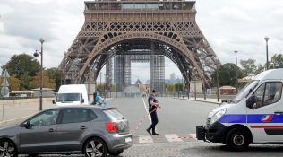 eiffel tower news, eiffel tower evacuated, paris police, eiffel tower bomb threat, paris news, indian express