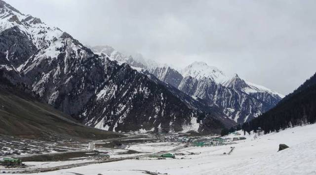 Snow capped mountains of Zoji La pass seen from the Thajiwas Glacier in Sonamarg, Jammu and Kashmir. (File)