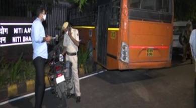 NITI Aayog building, NITI Aayog building bus accident, NITI Aayog building bus hits wall, delhi city news