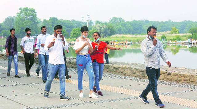 Coronavirus cases, covid mask, Sukhna Lake, visitors fined, Chandigarh news, Indian express news