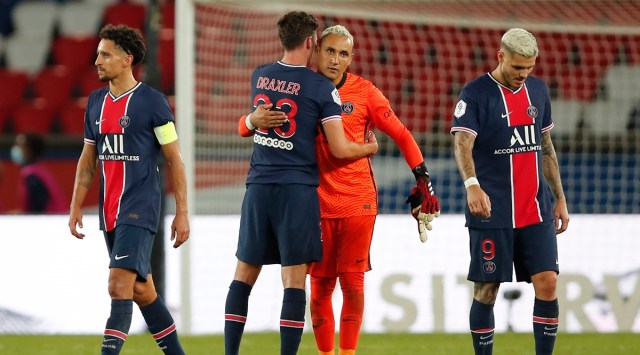 PSG's Keylor Navas cheers Julian Draxler after their first league win of the season against Metz. (Source: AP)