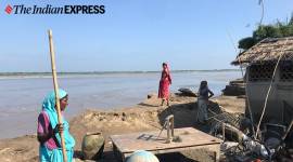 West Bengal floods, Bengal coronavirus, Mahananda river, Covid lockdown, Bengal lockdown impact, bengal floods impact, Bengal flood prone areas, Biharis struggle bengal floods, India news, Indian express