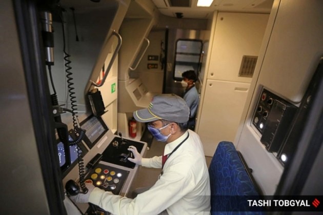 delhi metro, delhi metro reopening, covid protocol delhi metro, metro covid rules, social distancing delhi metro, aarogya setu delhi metro, delhi city news