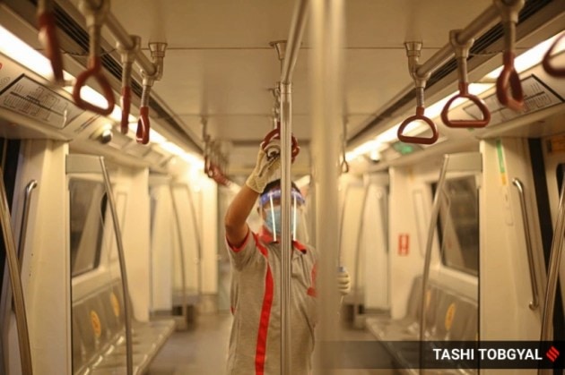 delhi metro, delhi metro reopening, covid protocol delhi metro, metro covid rules, social distancing delhi metro, aarogya setu delhi metro, delhi city news