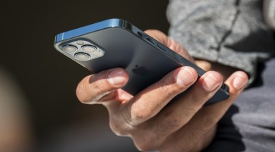 Apple, Apple purchases AI company, Apple self-learning AI video company, Apple apps, Apple App Store, Apple AI, Apple AI apps, Apple AI app features