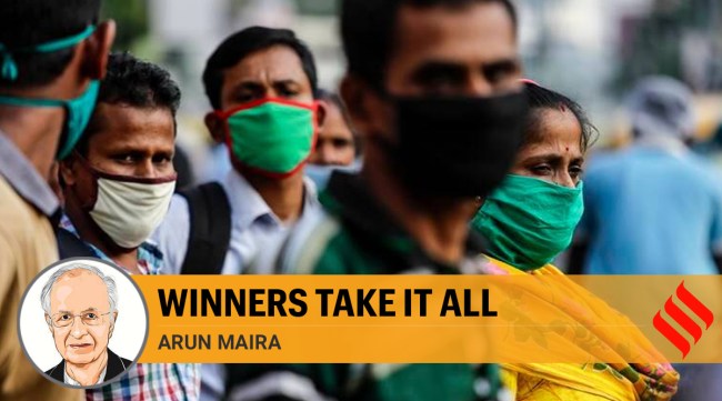 Commuters wearing face masks as a precautionary measure against the coronavirus wait for a bus in Kolkata(AP Photo/Bikas Das)