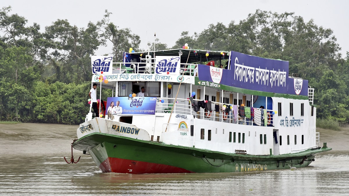 In this photo provided by Bidyanondo Foundation, floating hospital called ‘Jibon Kheya’,meaning lifeboat, arrives at Banishanta near Mongla seaport in southwestern region of Bangladesh, Sept. 1, 2020. (AP)