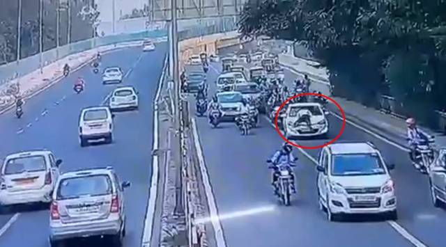 Delhi traffic cop dragged on bonnet, delhi police offer dragged on bonnet, video of cop dragged on bonnet, delhi traffic, delhi city news