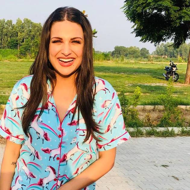 himanshi khurana