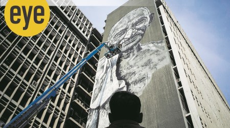 Gandhi’s mural on the Delhi Police Headquarters, painted in 2014 by German graffiti artist Hendrik Beikirch. (Photo: Enrico Fabian)