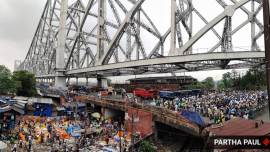 bjp protest, bjp protest march, bjp protest march in kolkata, west bengal bjp, kolkata bjp protest, kolkata bjp protest, howrah bjp police clash, howrah bjp workers protest, bengal bjp nabanna march, west bengal bjp police clash, howrah news, bjp protest west bengal, howrah bridge traffic, Brabourne Road traffic, strand road traffic